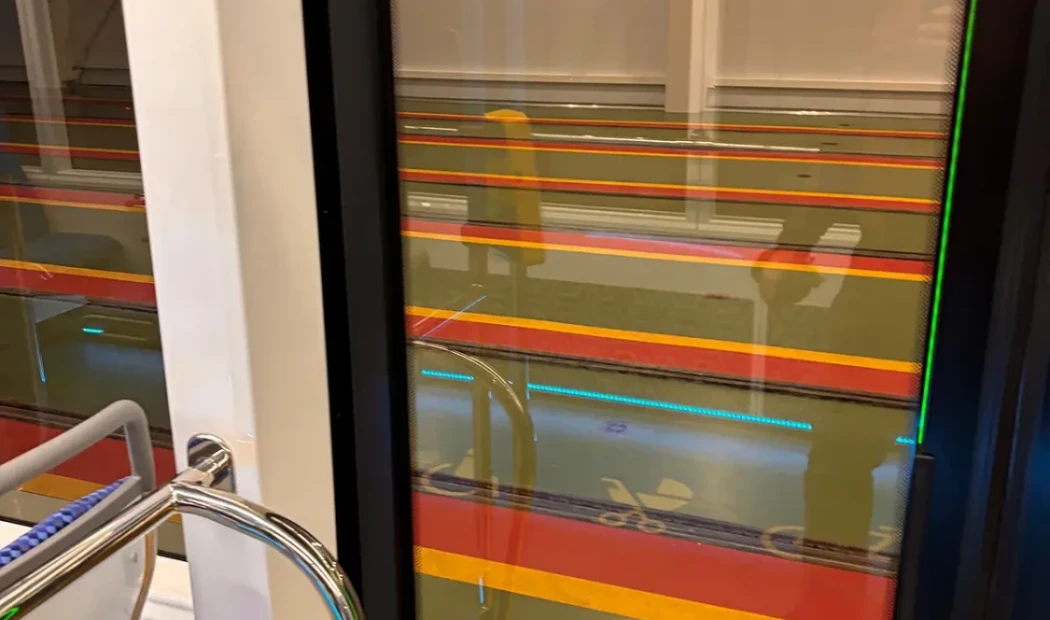 Главная — Безупречный ультрасовременный дизайн дверей с максимальной площадью обзора — фото